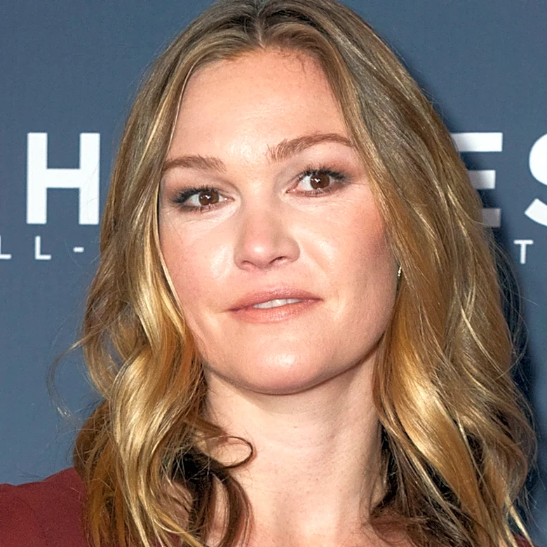 The Stunning Transformation Of Actor Julia Stiles