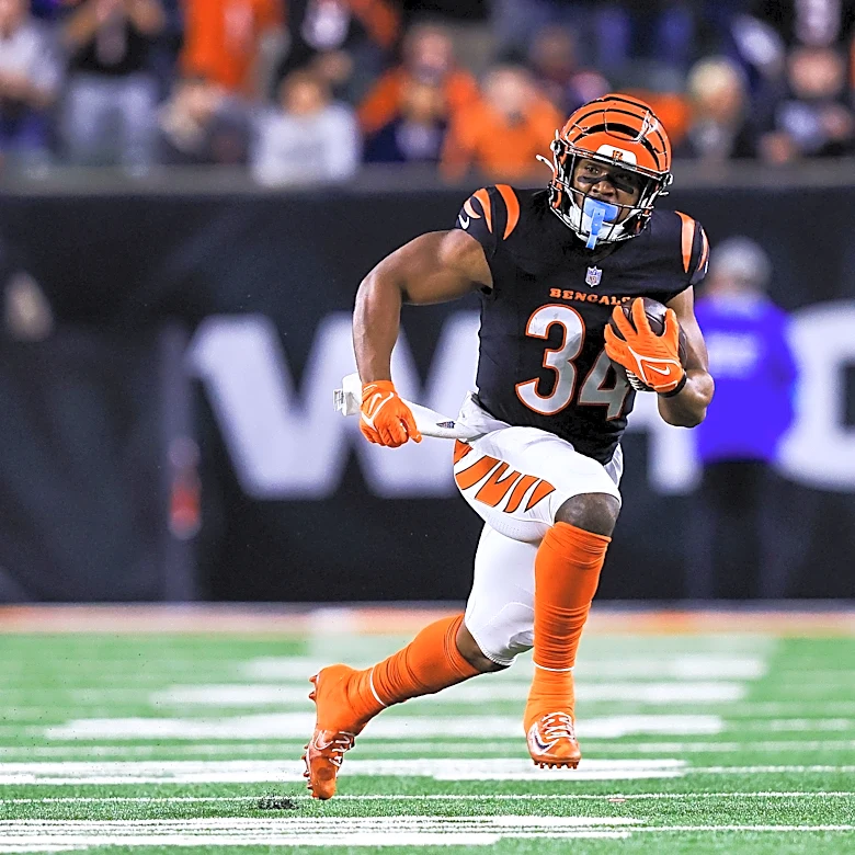 49ers work out 3 veterans after injuries to RB room