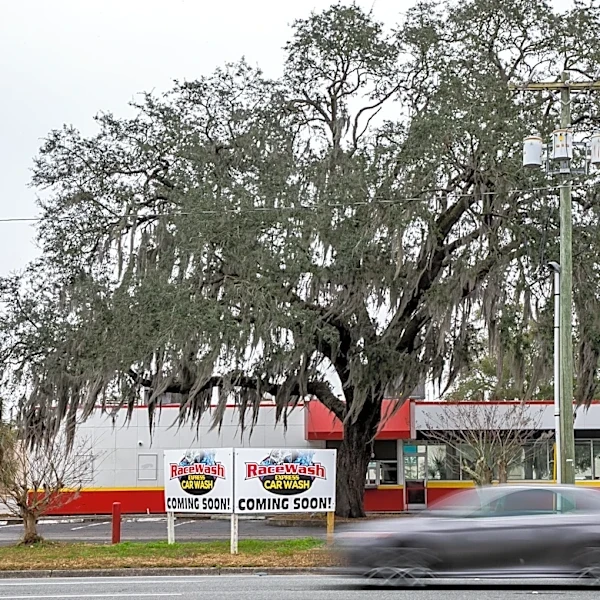 Man filming hair cutting video on SR 200 in Ocala hit and injured by vehicle