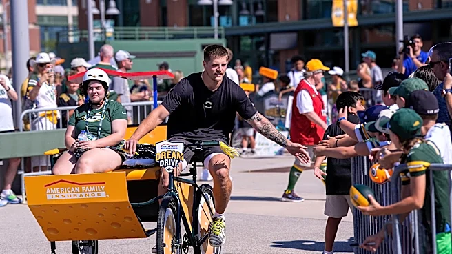 Which 10 players did not practice for the Packers to open training camp?