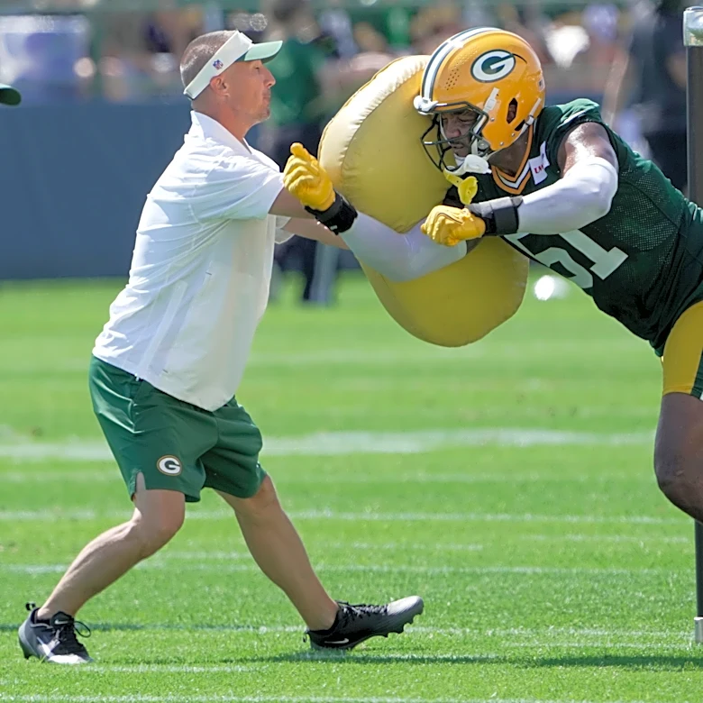 Packers rookie Dani Dennis-Sutton returns to field after heat-related illness