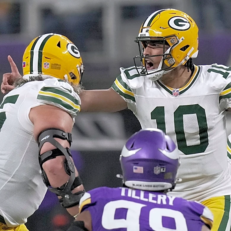 Jordan Love’s command of Packers offense faces early test vs. Brian Flores