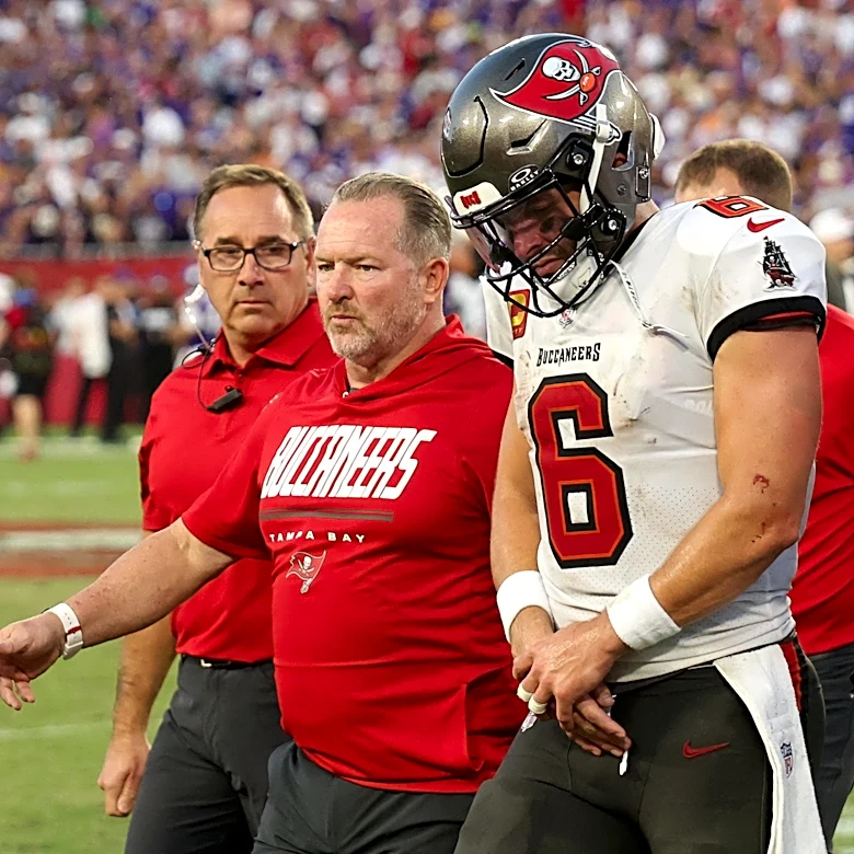 Packers to face backup QB in Week 4? Bucs' Baker Mayfield hurts thumb vs. Vikings