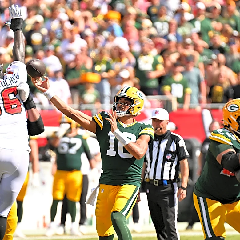 Why didn't Kevin Zeitler play vs. Bucs? What happened on Jordan Love's INT?