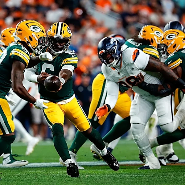 Packers sign RB Pierre Strong Jr. to 53-man roster before facing Bears