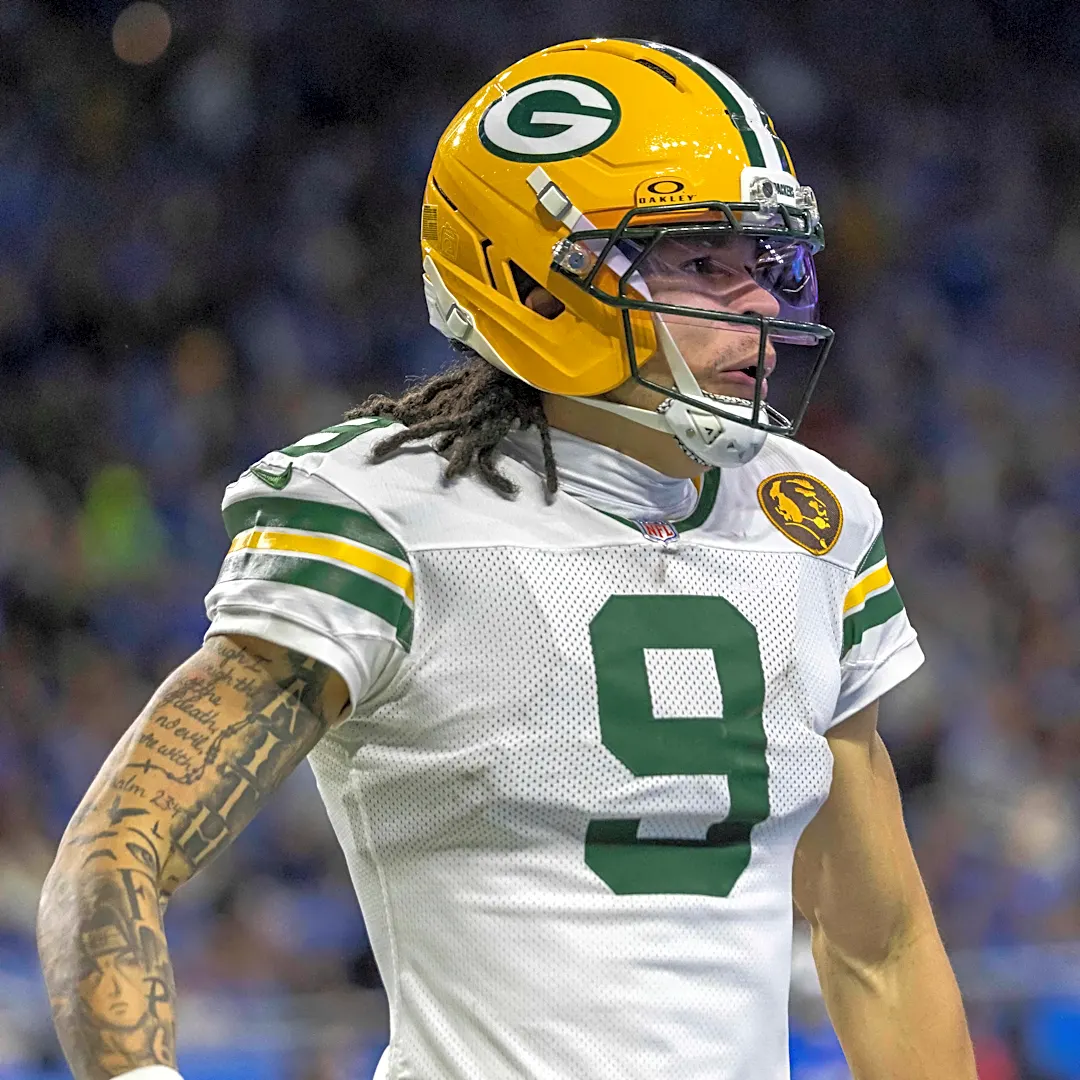 Which uniforms will Packers and Lions be wearing on Sunday?