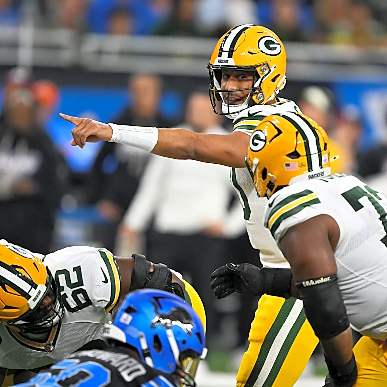 Official answers questions about controversial calls in Packers-Lions