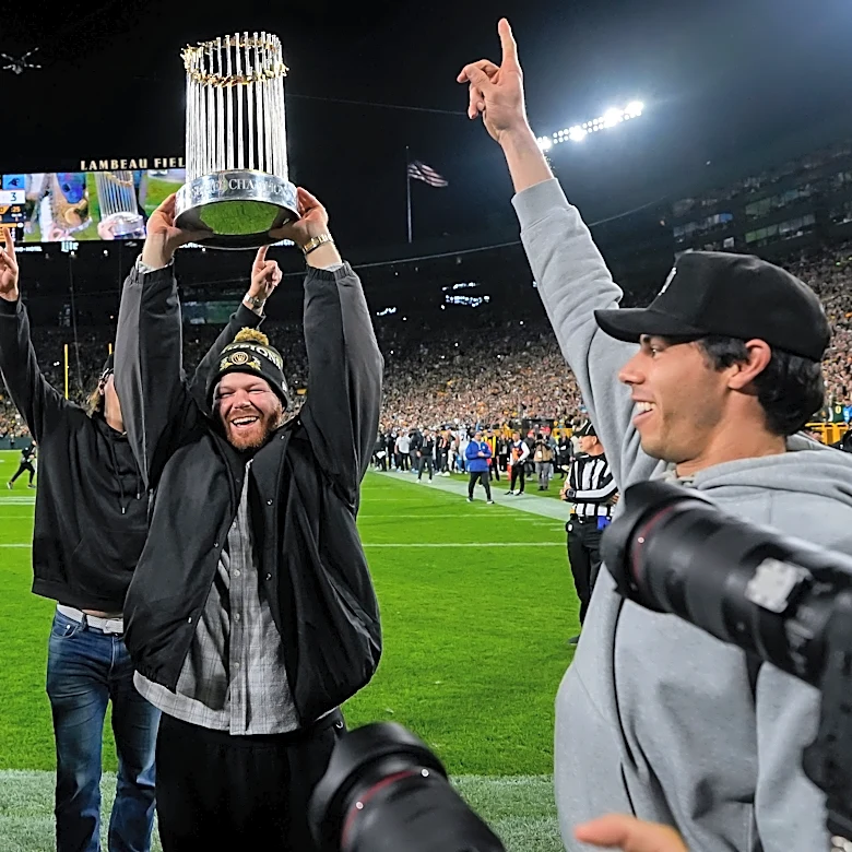 Packers welcome world champion Brewers to Lambeau Field on 'TNF'