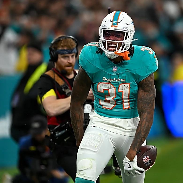 Which Miami Dolphins get a Fins up or a Fins down for Day 5 of camp?