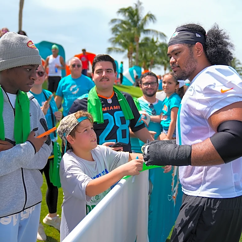 Miami Dolphins' Jonah Savaiinaea takes step he never did in 2025