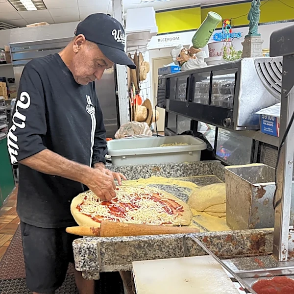 Willie Uribe became 'absolute legend' making pizza at Juno gas station