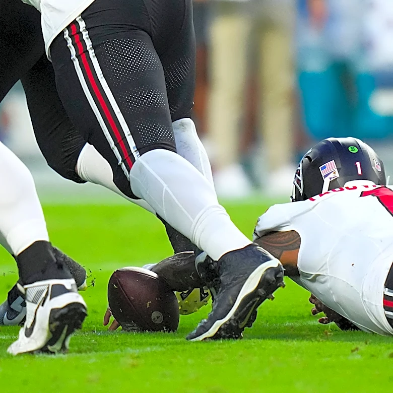 Former Dolphins QB Tua Tagovailoa booed loudly in his return to Miami