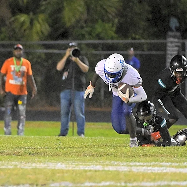 Pahokee football stuns Royal Palm on 75-yard 'Hail Mary' touchdown