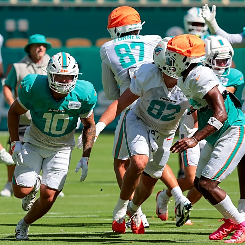 Miami Dolphins' Jeff Hafley on vet mentality of rookie Jacob Rodriguez