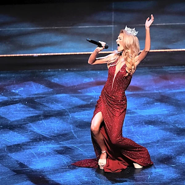Miss America in West Palm. Delegates dazzle in first competition