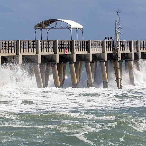 Dangerous waves close Lake Worth Beach pier for weekend. What to know