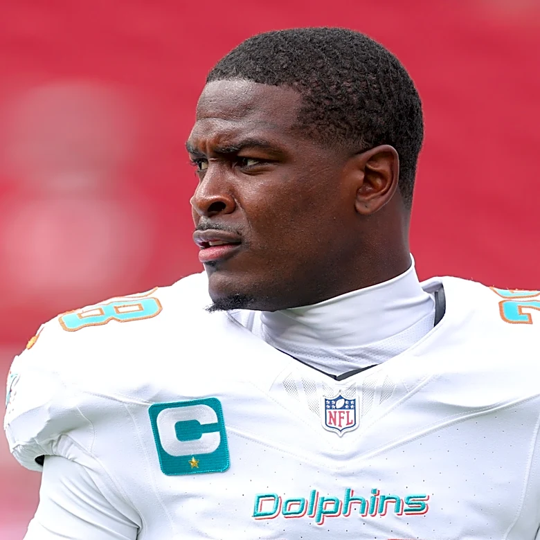 De'Von Achane injury update: Dolphins star RB limps off vs. Chiefs