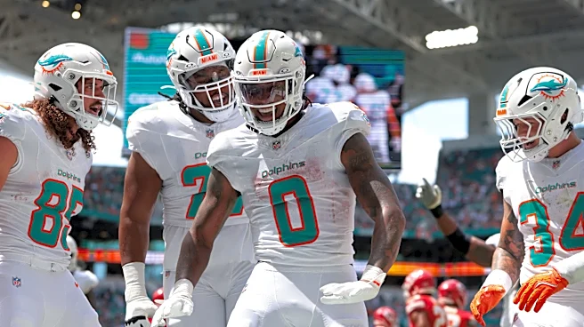 Ollie Gordon II injury update: Dolphins running back limps off field