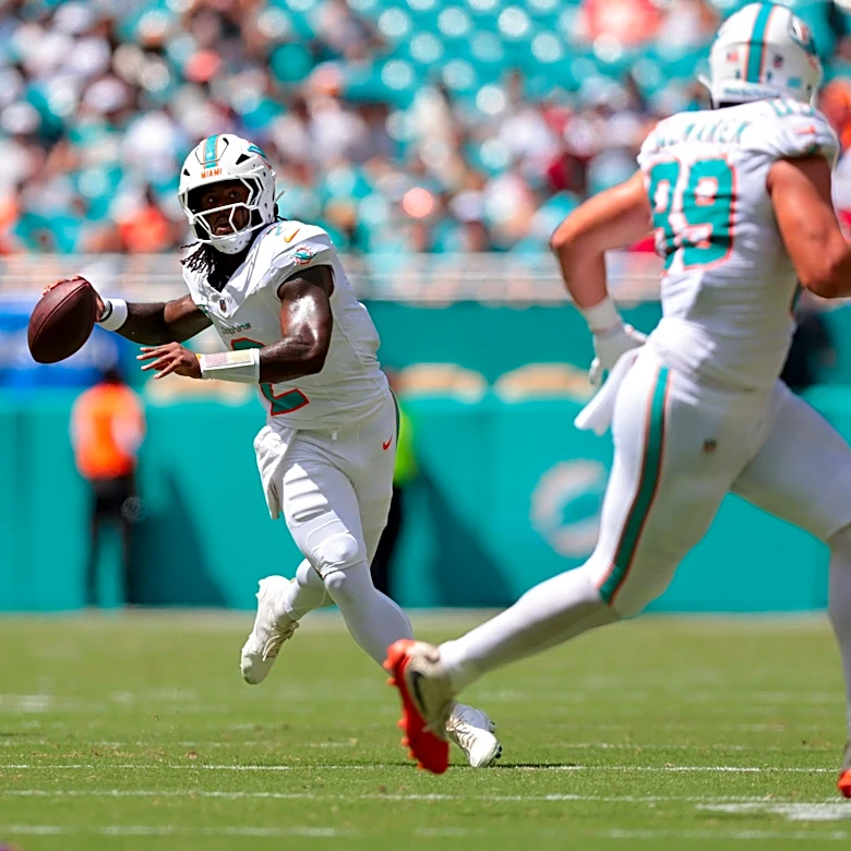 Dolphins' Malik Willis loses Achane, still shines in loss to Chiefs