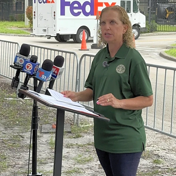 Wasserman Schultz slams 'sludge and dirt' conditions at ICE center