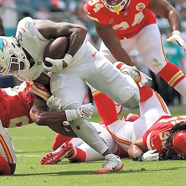 Ollie Gordon's TD run vs. Chiefs got HUGE assist from Kadyn Proctor