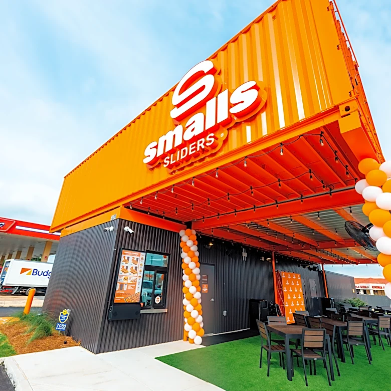 See the soon-to-open West Palm cheeseburger restaurant arrive by crane