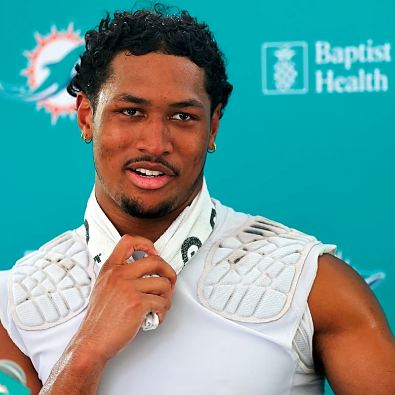 Dolphins CB Chris Johnson splits snaps like star Devon Witherspoon