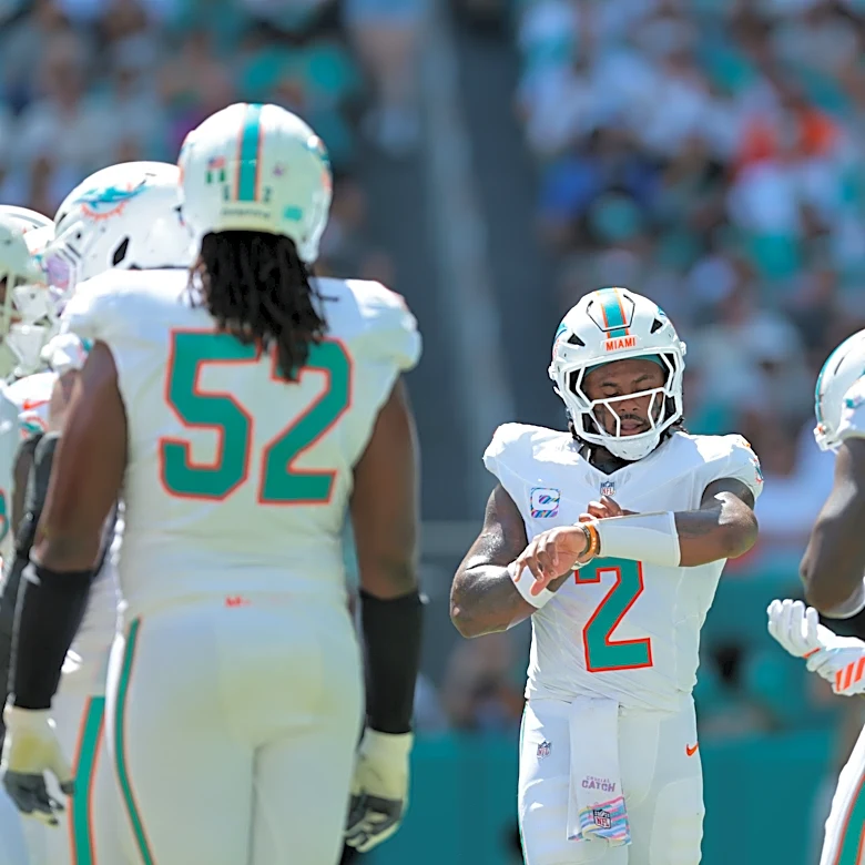 Dolphins Malik Willis throws 2 interceptions in first half vs Bengals
