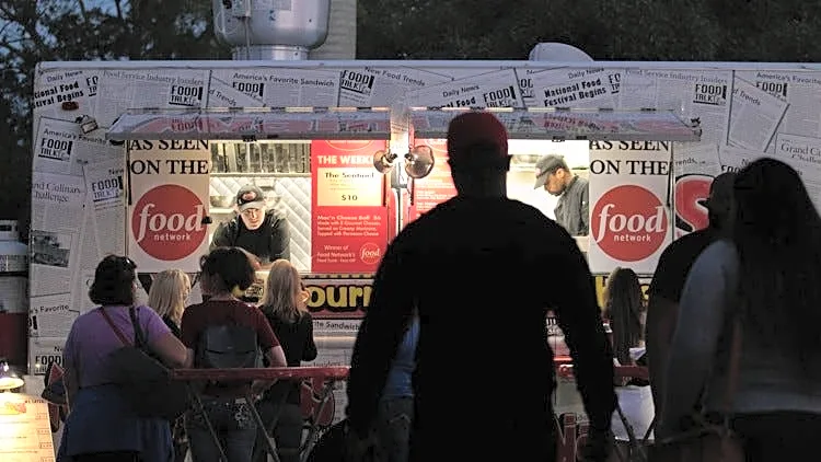 Food trucks banned from Lake Worth lot after building owner complains