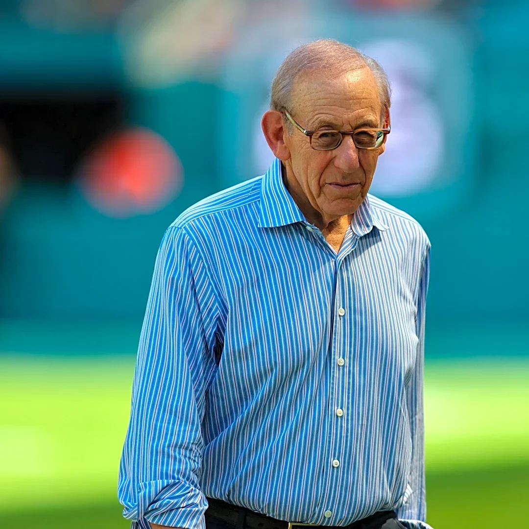 Stephen Ross sells 2.1 percent of Dolphins, sports properties for $12.5B