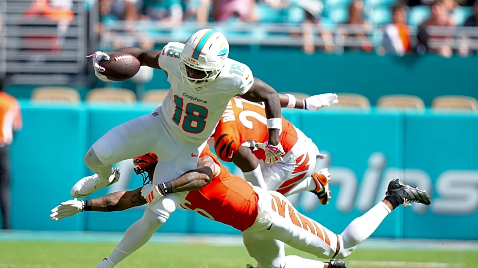 Dolphins' Douglas, Bell have shared only 34 snaps in 2026 season
