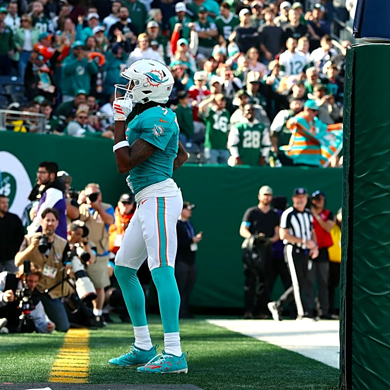 Dolphins rookie Caleb Douglas catches first two touchdowns in win