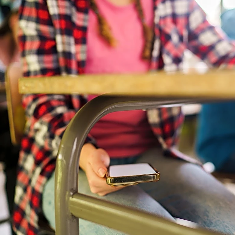 What are new rules on phones in school in the Coachella Valley?