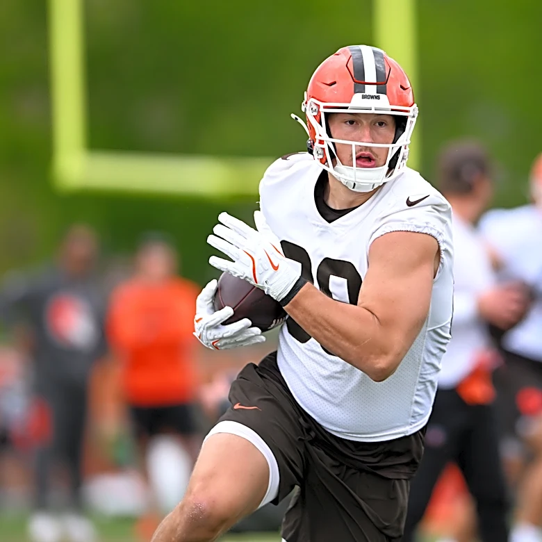 Panthers sign TE on Thursday