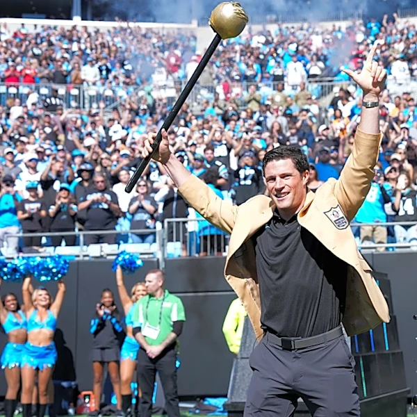 Look: Panthers honor Luke Kuechly's HOF enshrinement in Week 7 halftime ceremony