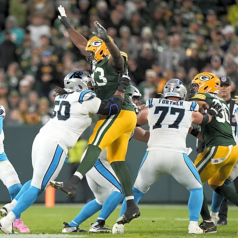 Panthers reportedly considering changes to OL after Week 8 loss