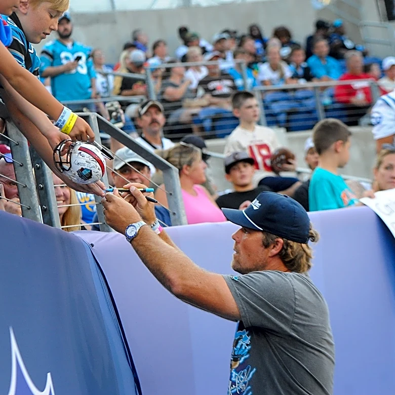 Panthers great 'widely considered' as favorite to replace Troy Aikman on ESPN's MNF