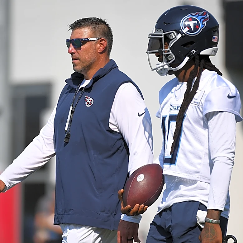 DeAndre Hopkins visiting Patriots as he explores coaching career