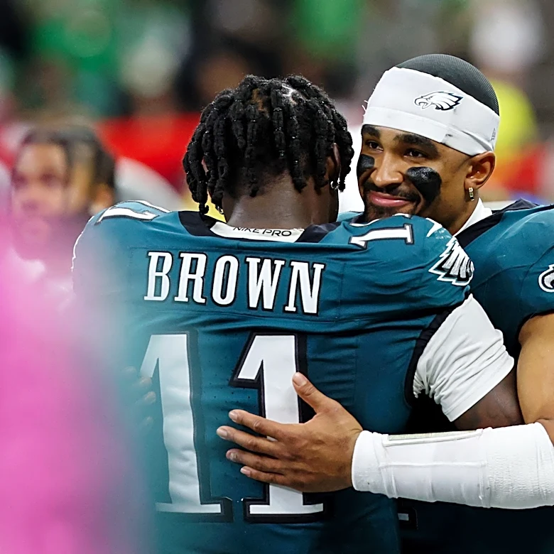 Eagles star reacts to A.J. Brown-Jalen Hurts hugging at joint practice