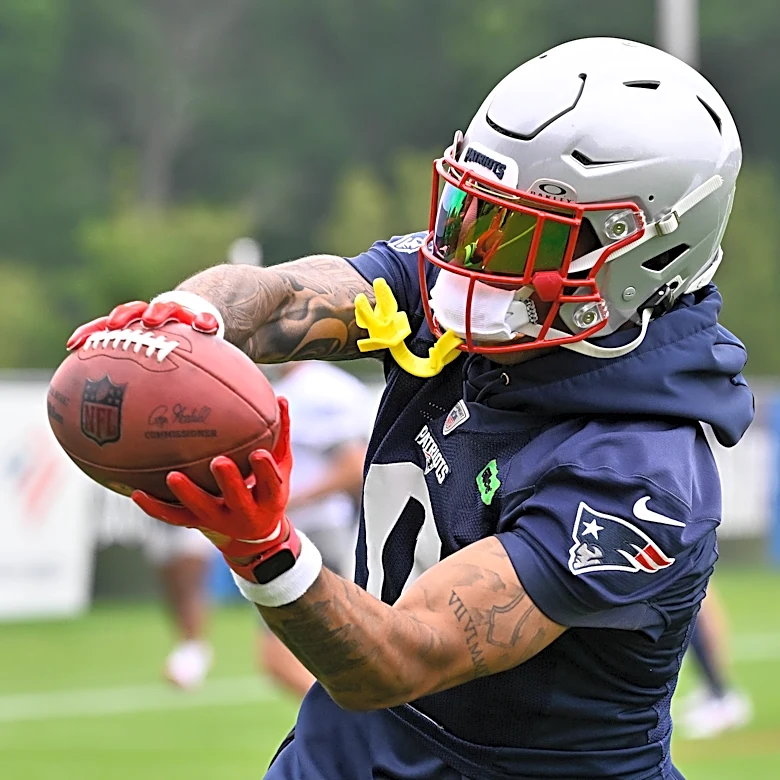 Twitter reacts to Christian Gonzalez's blockbuster deal with Patriots