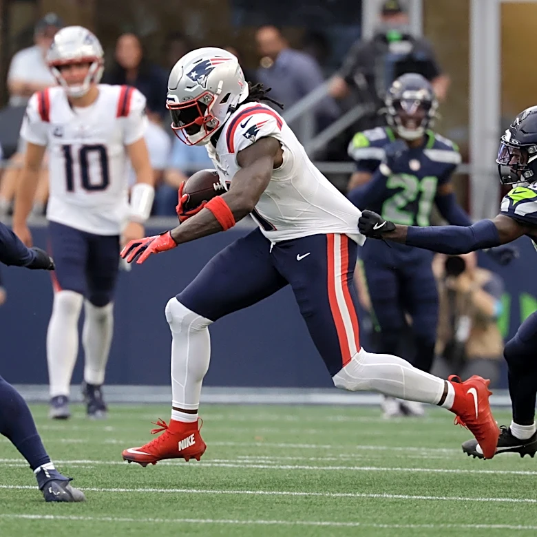 Watch: A.J. Brown hauls in first reception with Patriots vs. Seahawks