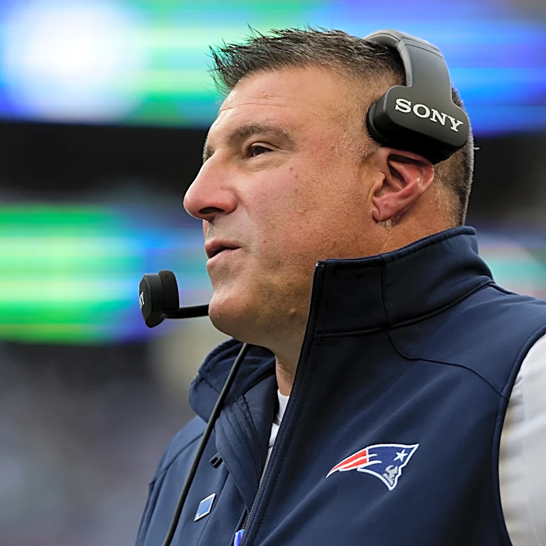 Mike Vrabel sends message to Drake Maye after three-interception game