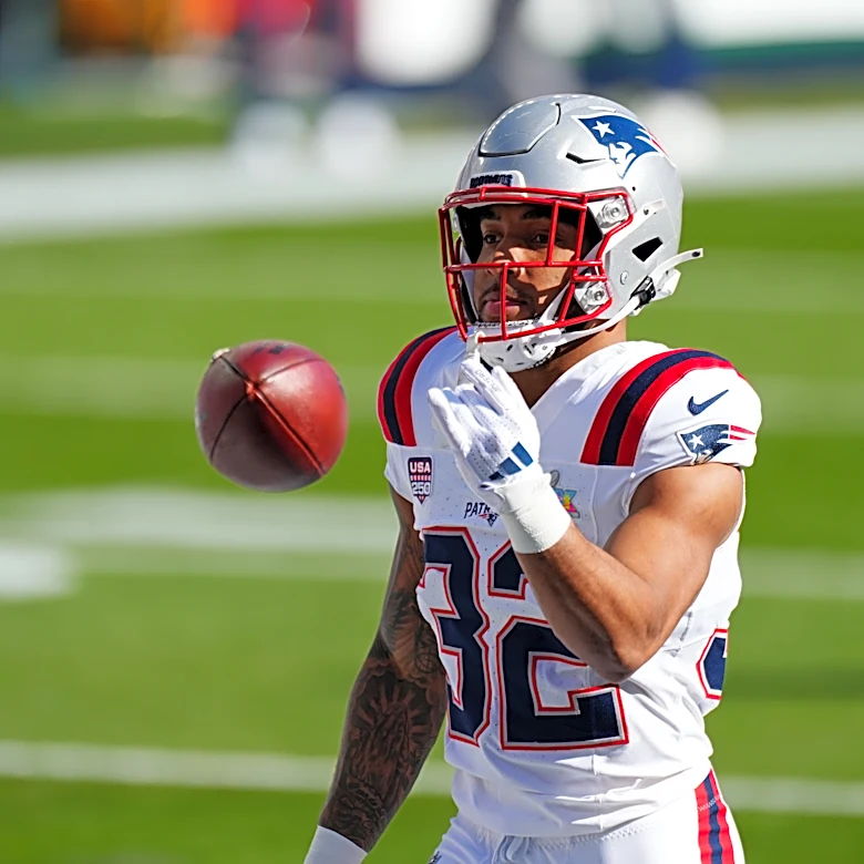 Patriots coach Mike Vrabel shares injury update on TreVeyon Henderson