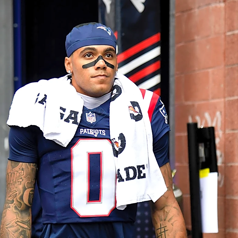 Patriots CB Christian Gonzalez reacts to Drake Maye's Week 3 meltdown