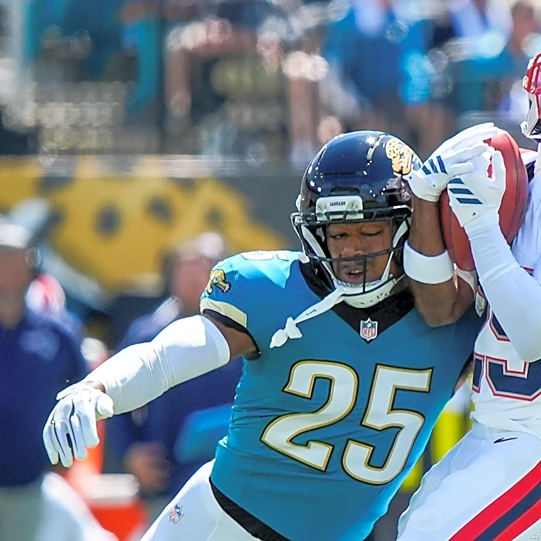 Watch: Patriots CB Marcus Jones' tip drill interception vs. Jaguars
