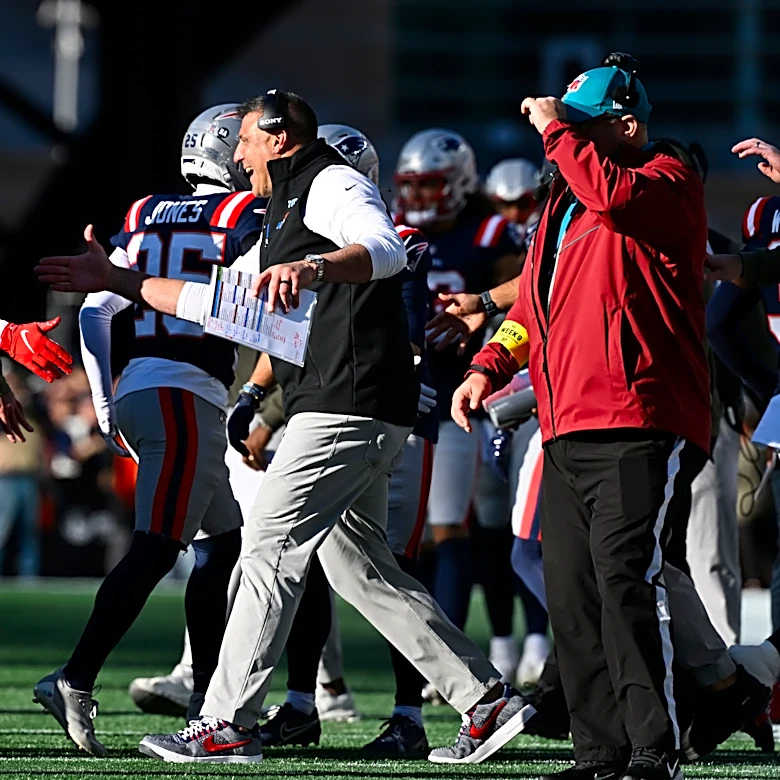 Patriots coach Mike Vrabel shares rare update on injured edge rusher