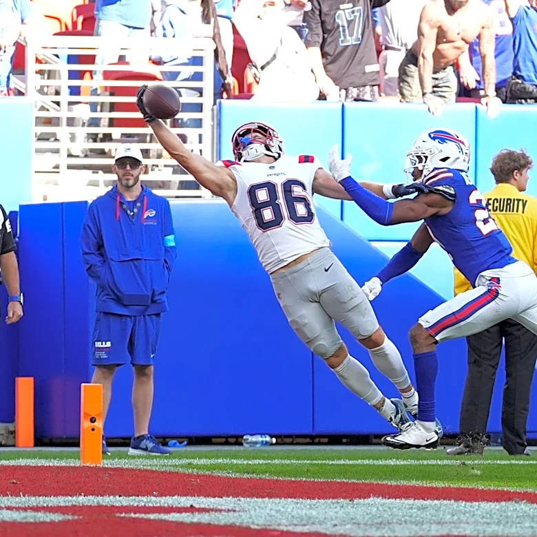 Patriots unexpected hero makes early catch-of-the-year play vs. Bills