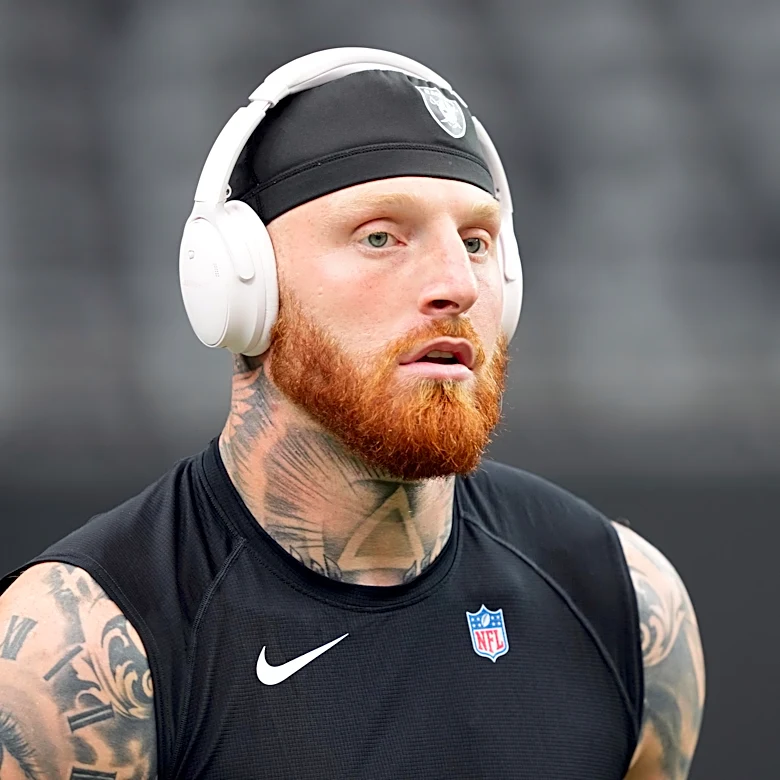 Maxx Crosby goes viral for pregame outfit ahead of Patriots game