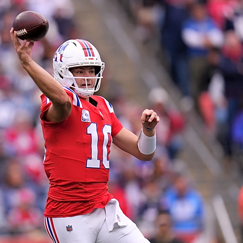 Mike Vrabel reacts to Drake Maye's five-touchdown performance