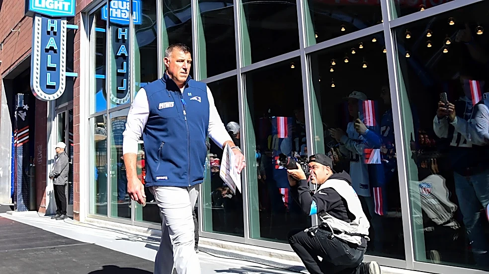 Mike Vrabel calls Patriots turnovers an 'embarrassment' in blunt rant